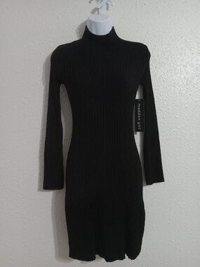 Madden Girl -long sleeves black ribbed dress